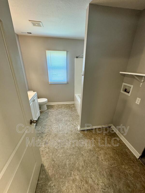 Foto del edificio - 8205 Center Dr