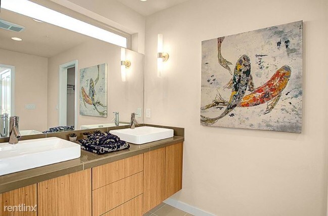 Building Photo - 3 br, 2.5 bath Townhome - 4267 213TH PL SE