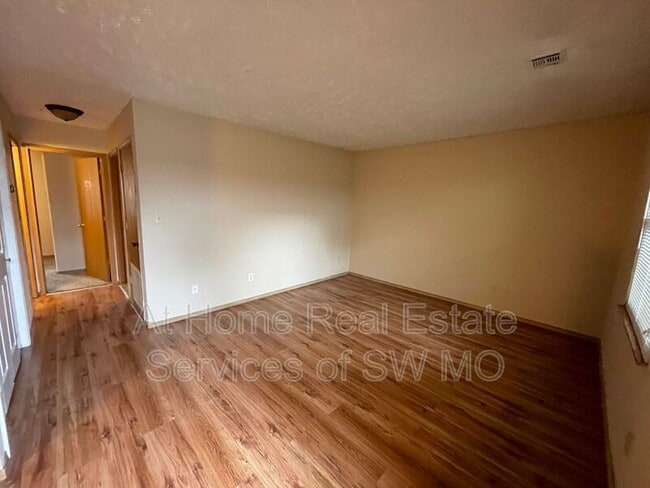 Foto del edificio - 1306 E McDaniel St