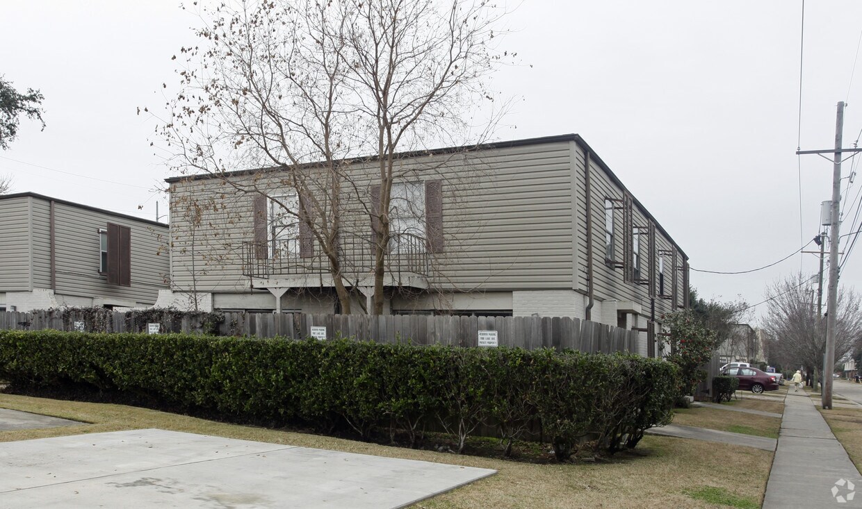 Primary Photo - 1108 Lake Ave