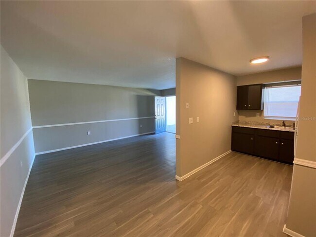 Foto del edificio - 955 Knox McRae Dr