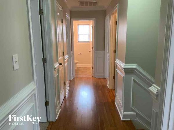 Building Photo - 5608 Falkland Lane