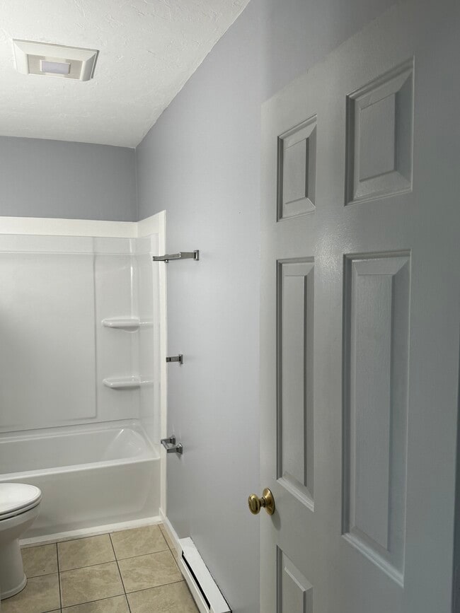 Building Photo - 85 Riverview Pl