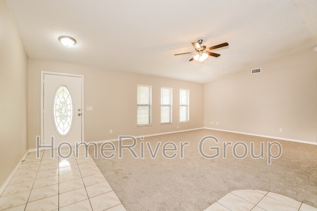 Building Photo - 2811 Queen Palm Dr