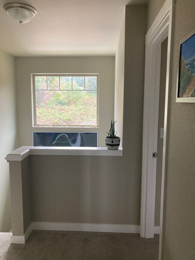 Building Photo - Stunning and spacious 4 bed home, convenie...