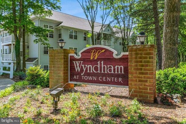 Building Photo - 5802 Wyndham Cir
