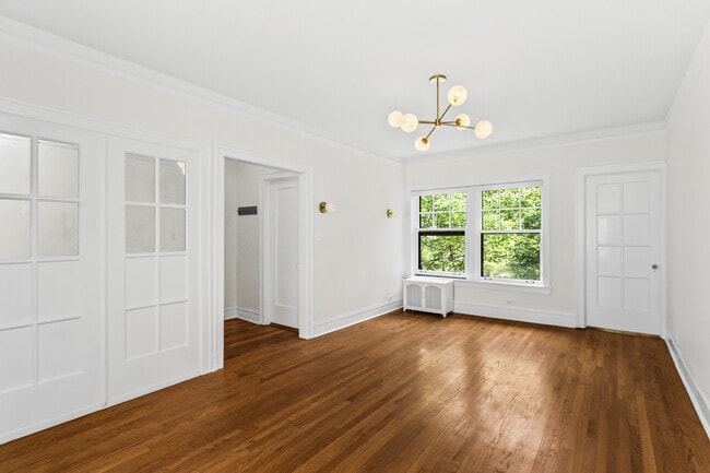 Building Photo - 834 Hinman Ave