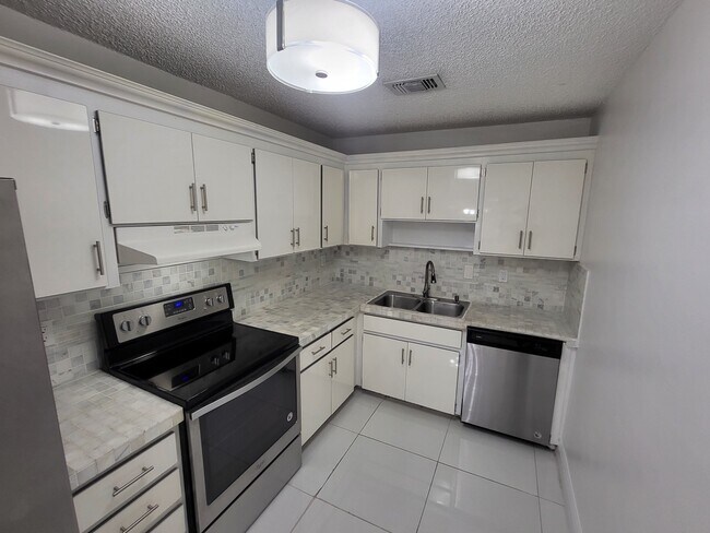 Foto del edificio - 22125 SW 103rd Ct