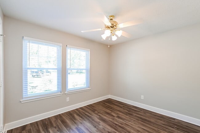 Building Photo - 21882 Pinewilde Ct