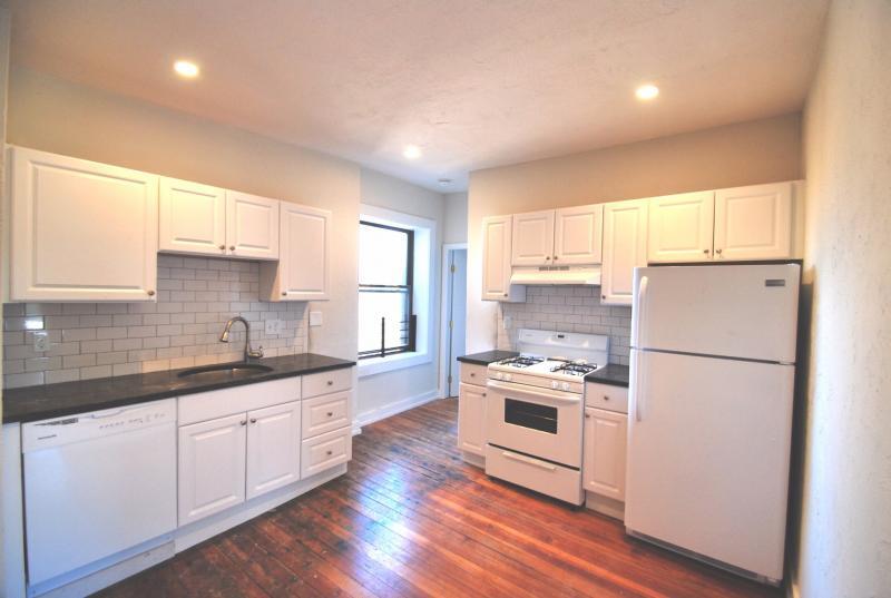 Foto principal - 632 Columbia Rd