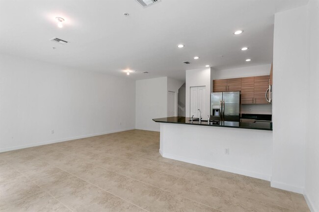 Building Photo - 6176 Portofino Cir