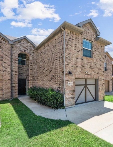 Building Photo - 268 Castleridge Dr