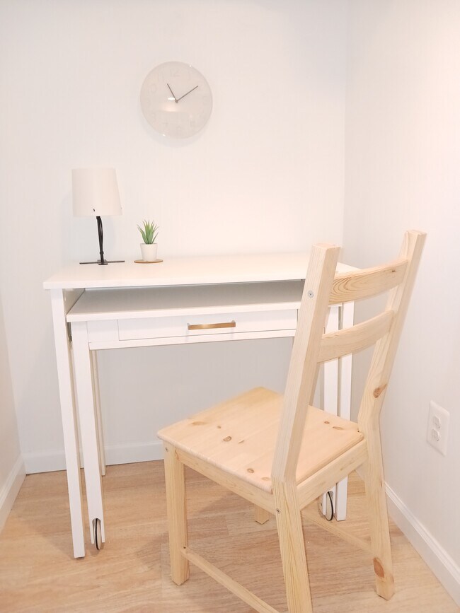 Home Office - 34 Crittenden St NE