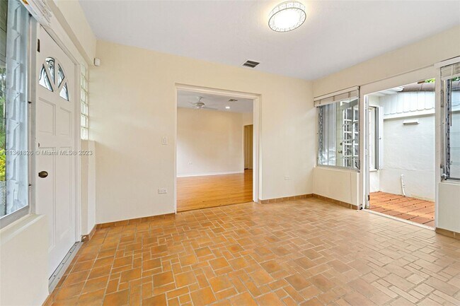 Building Photo - 5726 SW 42nd St