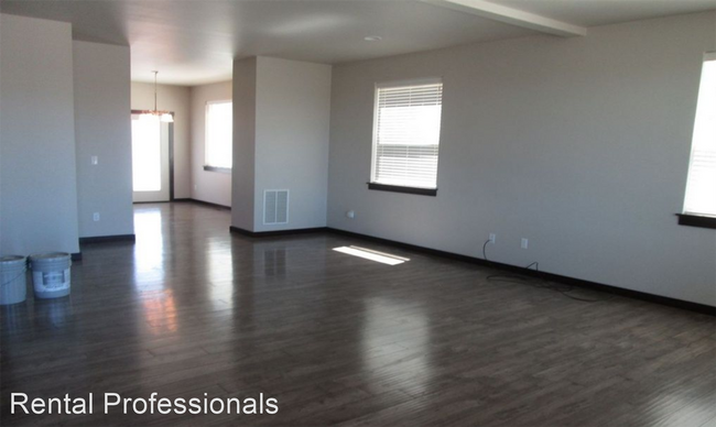 Building Photo - 3 br, 2.5 bath House - 942 Rosa Way, Unit B