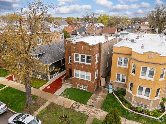 Building Photo - 5304 W Cornelia Ave