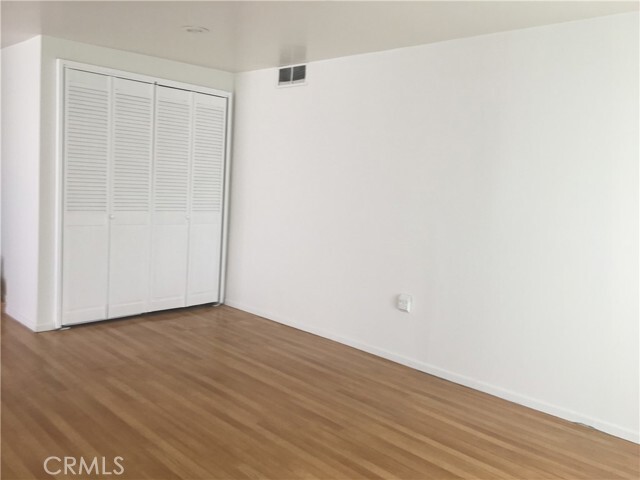 Building Photo - 2405 Midwickhill Dr