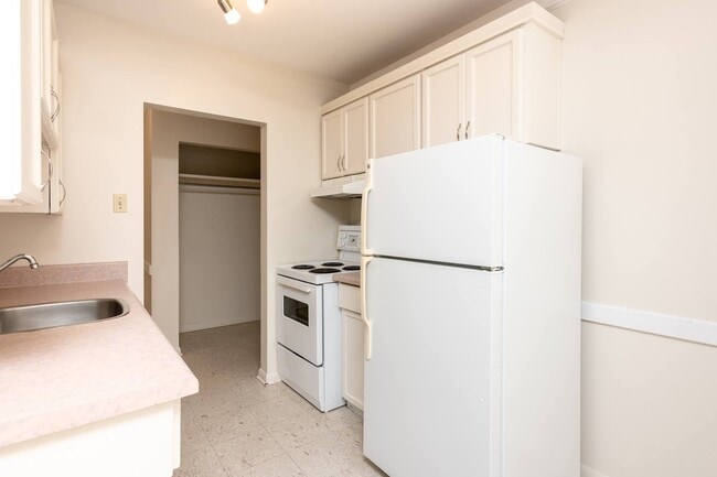 Building Photo - 365 Edison Avenue