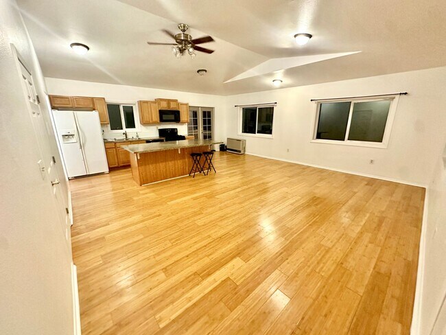 Building Photo - Spacious 1 bedroom, No pets