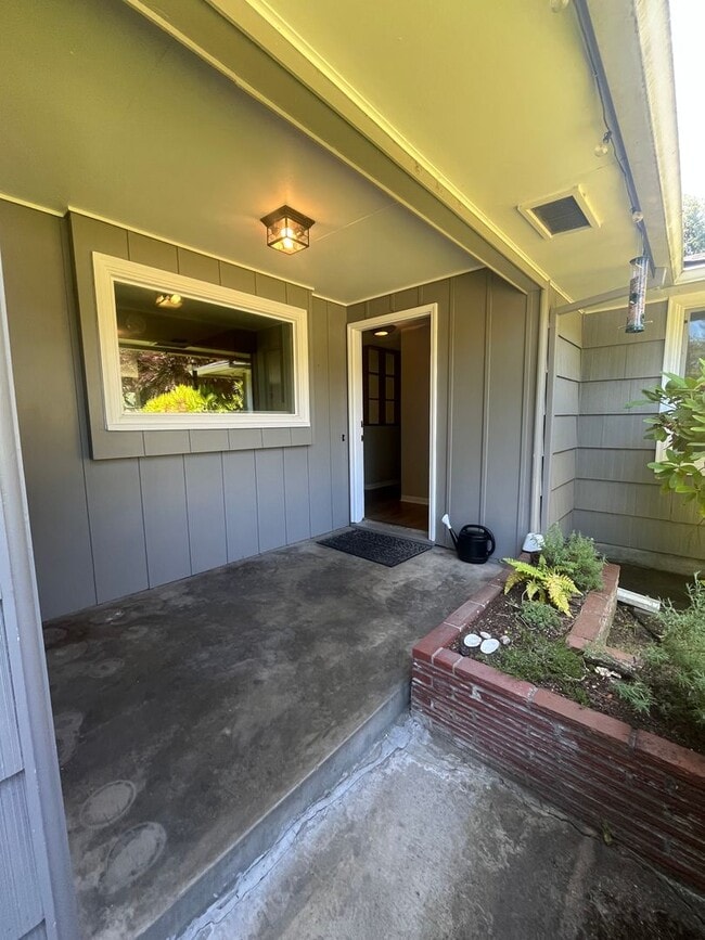 Building Photo - 3-Bedroom 1-Bathroom home in Eugene