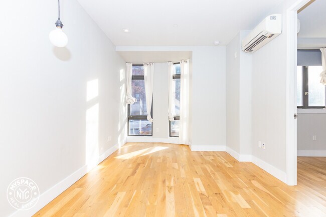 Building Photo - 185 Leonard St