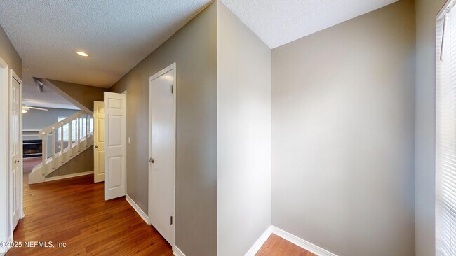 Building Photo - 322 Sunrise Cir