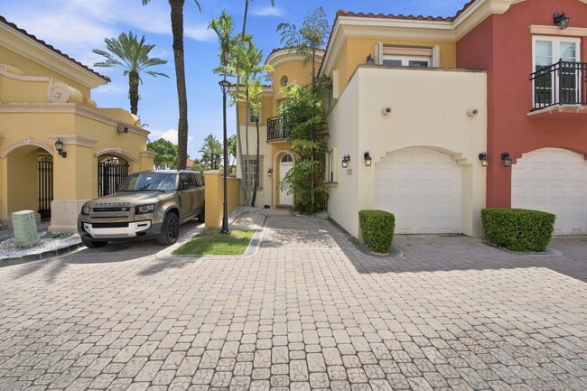 Foto del edificio - 18385 NE 30th Pl