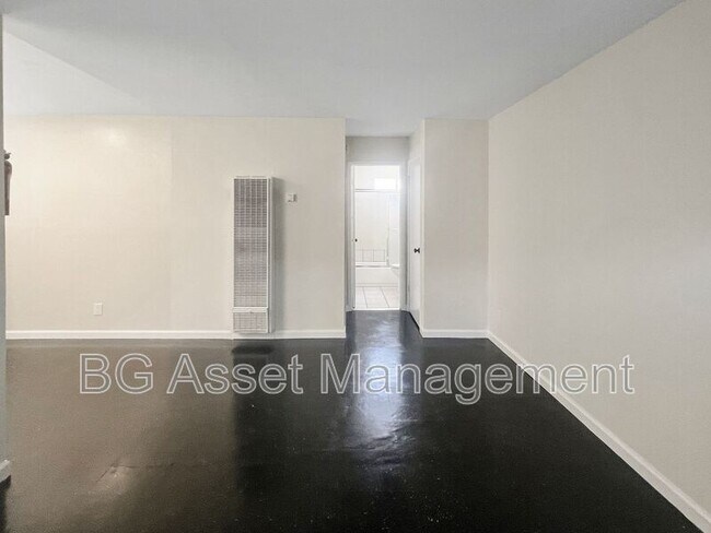 Foto del edificio - 2420 Market Ave