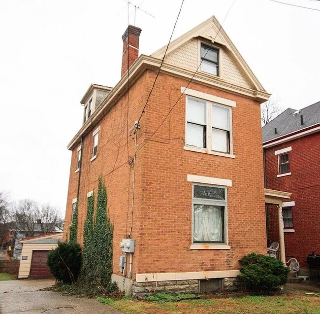 Building Photo - 4564 N Edgewood Ave