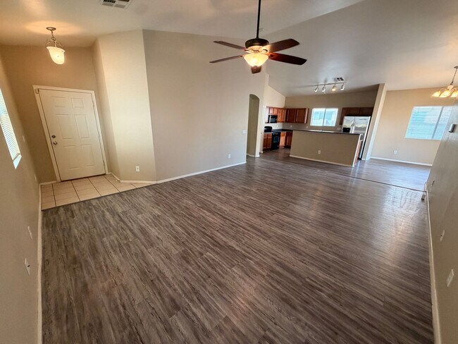 Building Photo - Bright & Spacious 4 Bedroom Home with Modern Finishes
