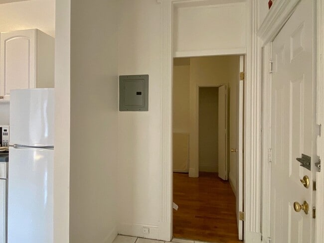 Photo - Large, sunny 2 bed unit in a prime locatio... House