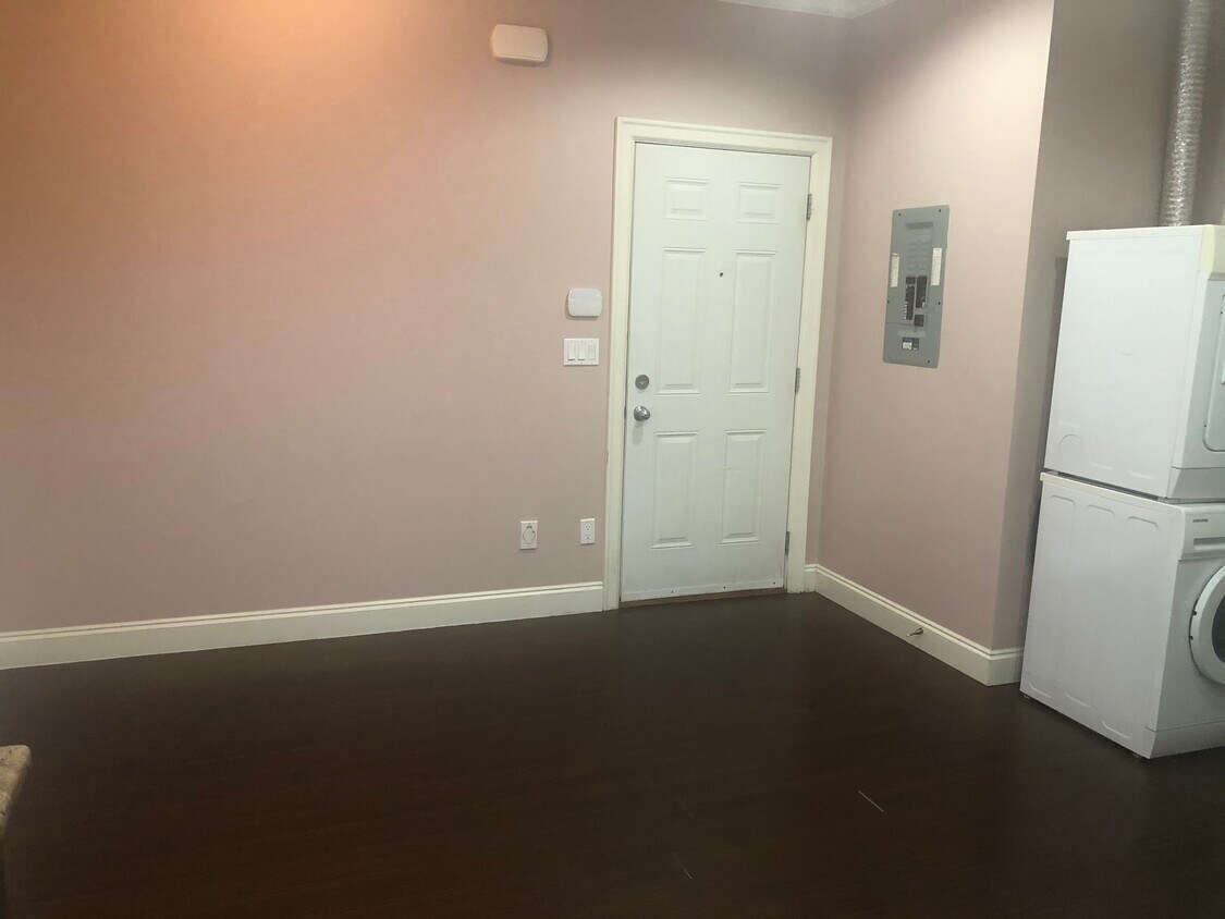 Living room - 1349 Salter St