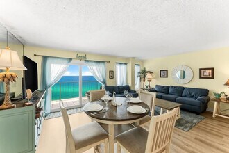 Building Photo - 8743 Thomas Dr