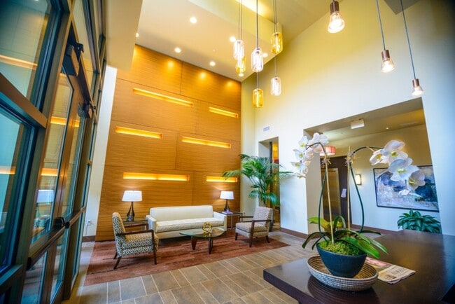 Building Photo - 1Bd/1.5Ba Bellevue Condo