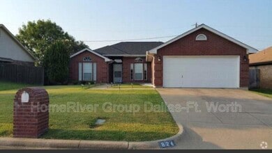 Building Photo - 824 Carrington Dr