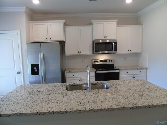 Building Photo - 207 List Rd