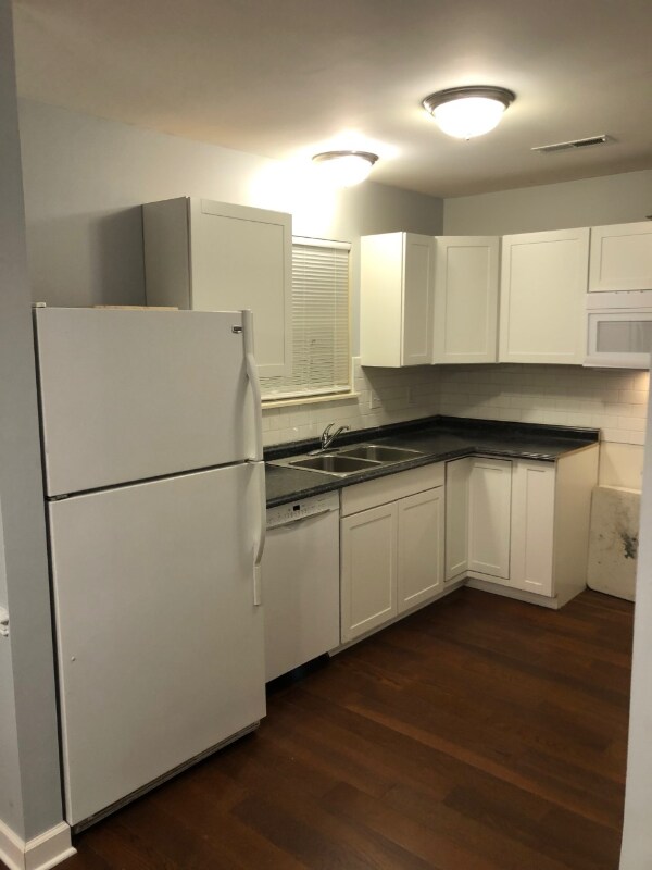 Foto del edificio - 139 Birdwood Ct