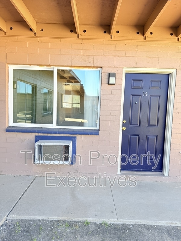 Building Photo - 240 W Sahuaro St