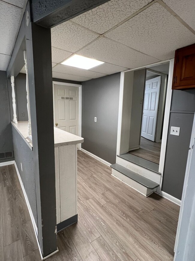 Building Photo - 1st floor apartment