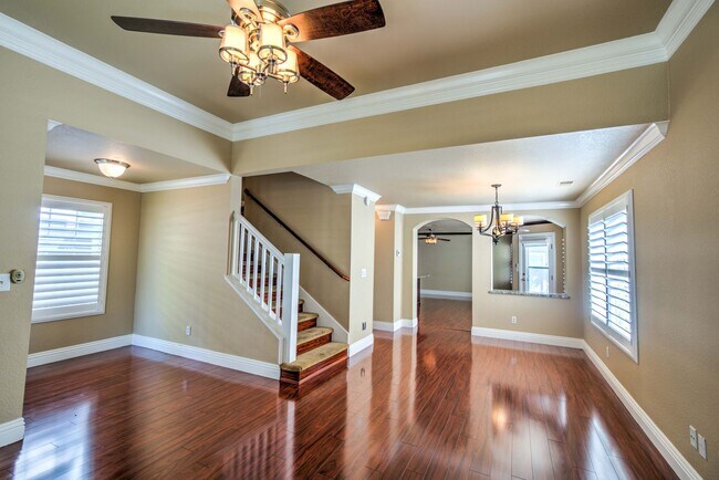 Building Photo - Elegant 3-Bed Home in Quiet Folsom Neighbo...