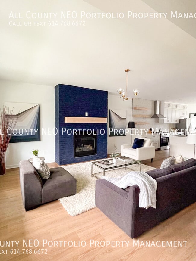 Building Photo - 1053 Oak St