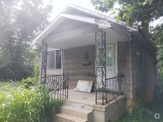 Building Photo - 4521 Oakwood Ave