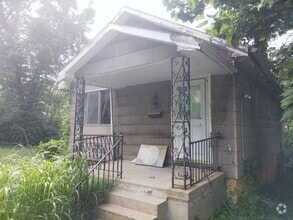 Building Photo - 4521 Oakwood Ave