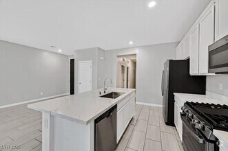 Building Photo - 1005 Edel Hest Ave