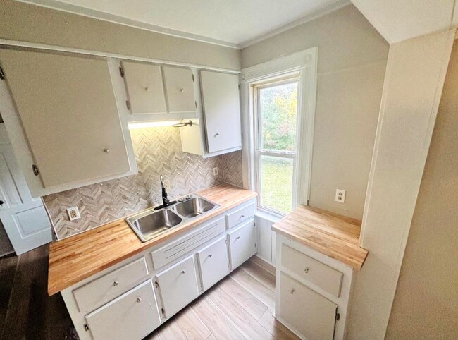 Foto del edificio - 821 N Bond St