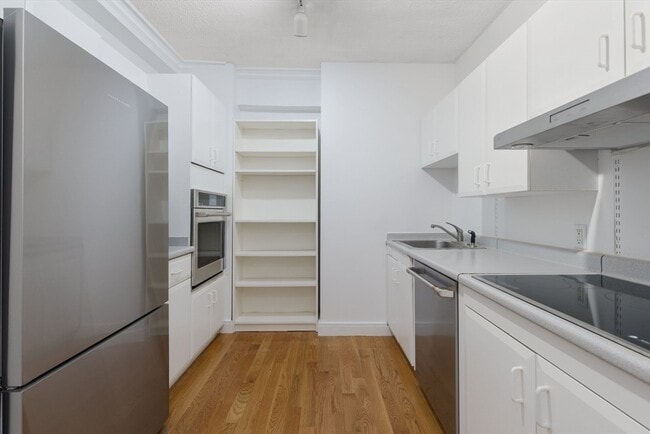 Building Photo - 534 Beacon St