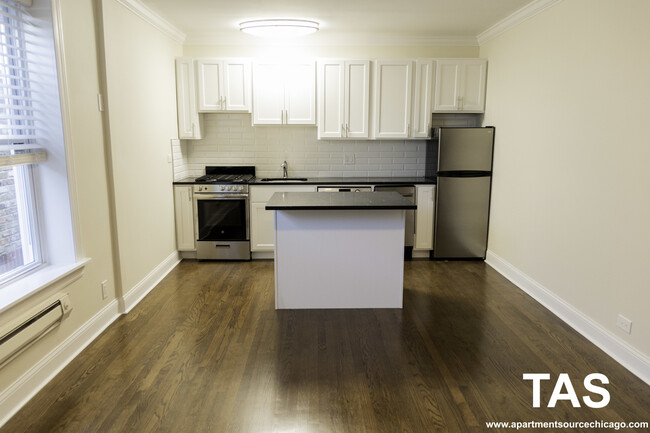 Building Photo - 918 Green Bay Rd