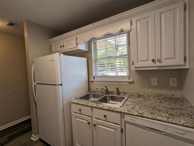 Foto del edificio - 3751 Edgewood Rd