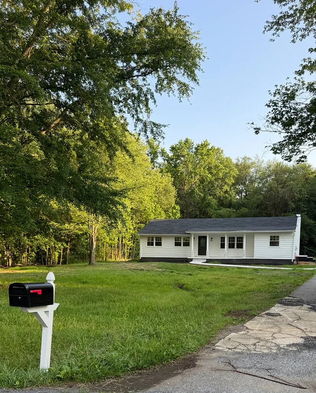 Foto del edificio - 2238 Lockwood Chapel Rd