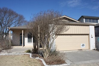 Building Photo - 1816 Woodstone Dr